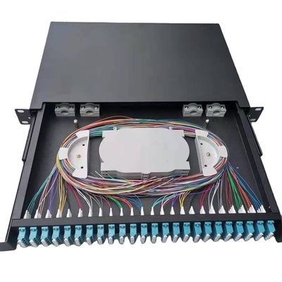 24 porte LC Fibra ottica patch panel progettato per il montaggio a parete in ambienti esterni