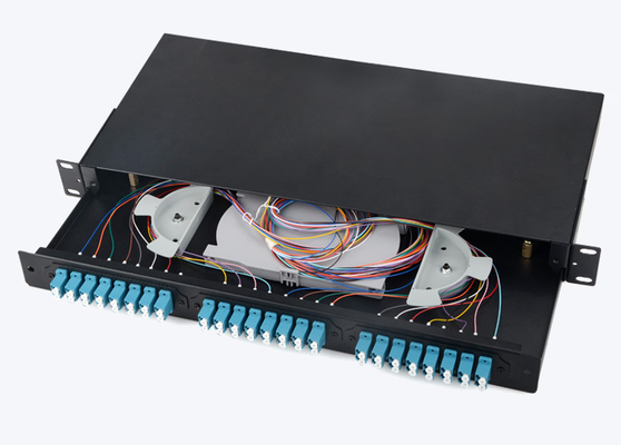 24 porte LC Fibra ottica patch panel progettato per il montaggio a parete in ambienti esterni