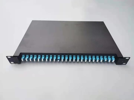 24 porte LC Fibra ottica patch panel progettato per il montaggio a parete in ambienti esterni