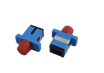 Esperienza connessioni senza soluzione di continuità con il nostro FC SC LC ST Fiber Optic Hybrid Adapter